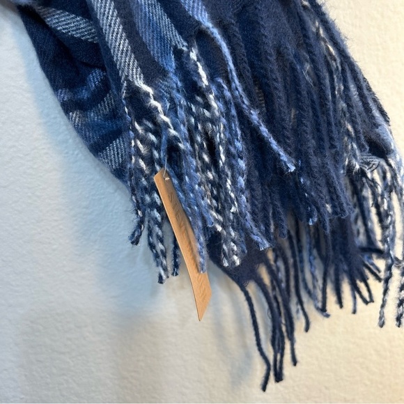 STEVE MADDEN PLAID BLANKET WRAP, NAVY PLAID - Picture 4 of 6